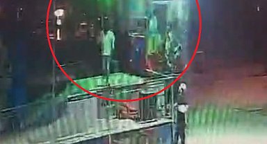 Lunaparkta 'ranger'ın operatöre çarptığı kaza kamerada