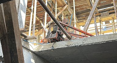 Makara devrilen iskele çöktü; 2'si ağır, 4 işçi yaralı