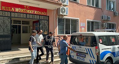 Manisa'da pompalı tüfekli saldırı 1'i ağır 2 yaralı; şüphelilerden1'i tutuklandı