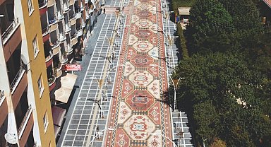 Mardin'de halı motifli cadde ilgi görüyor