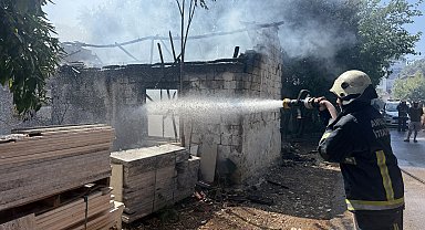 Metruk evin yandığı mahallede yaşayanlar: Burası sonunda komple yanacak