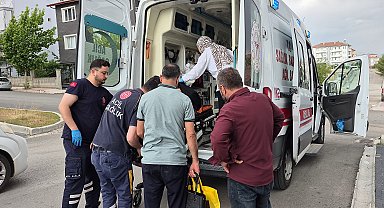 Minibüs ile hafif ticari araç çarpıştı; 2 yaralı