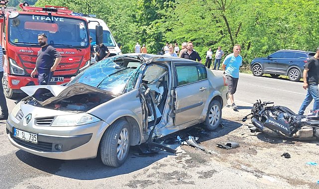 Motosiklet, akaryakıt istasyonuna dönen otomobile çarptı: 1 ölü, 1 yaralı