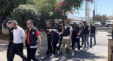 Muğla merkezli 4 ilde gözaltına alınan 18 göçmen kaçakçılığı şüphelisi adliyede