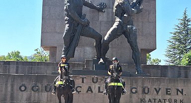 NATO Zirvesi öncesi Ankara'da atlı polislerden devriye