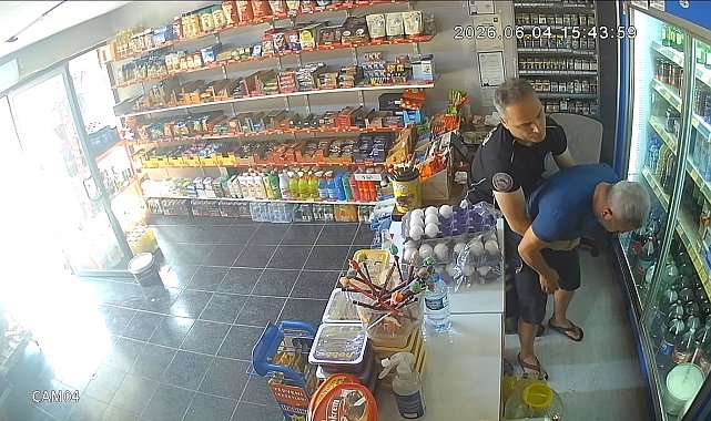 Nefes borusuna şeker kaçan bakkalı, polis Heimlich manevrasıyla kurtardı