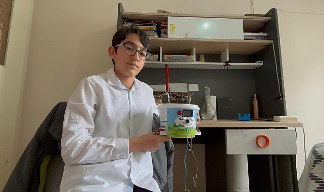 Odasını atölyeye çeviren Çınar, atıl malzemeleri teknolojik aletlere dönüştürüyor