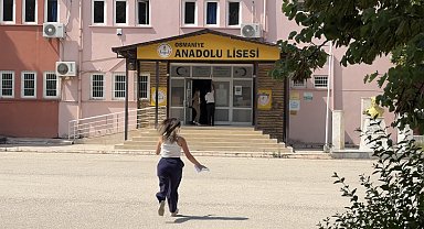 Osmaniye'de sınava saniyelerle geç kalan aday içeri alınmadı