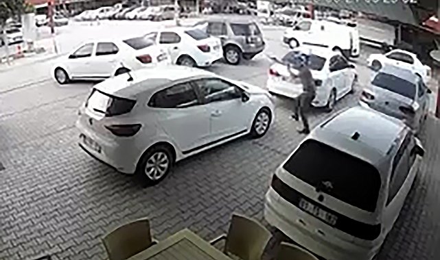 Oto galeriye silahlı saldırı kamerada; çok sayıda araca kurşun isabet etti