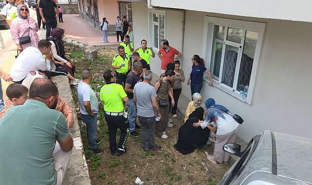 Otomobil asılı kaldı; 2’si çocuk 3 yaralı