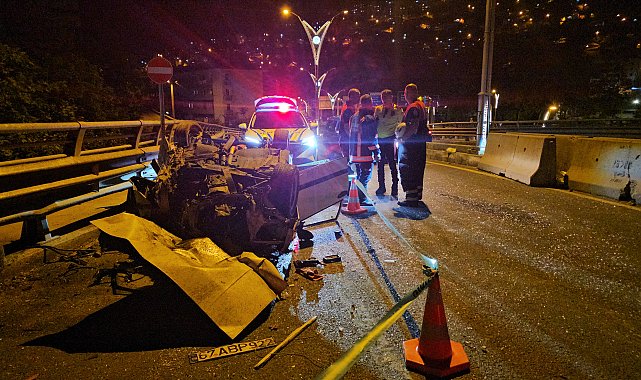 Otomobil, beton bariyere ve otomobile çarpıp takla attı: 1 yaralı