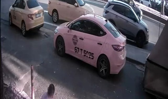 Otomobilin yayaya çarptığı kaza kamerada