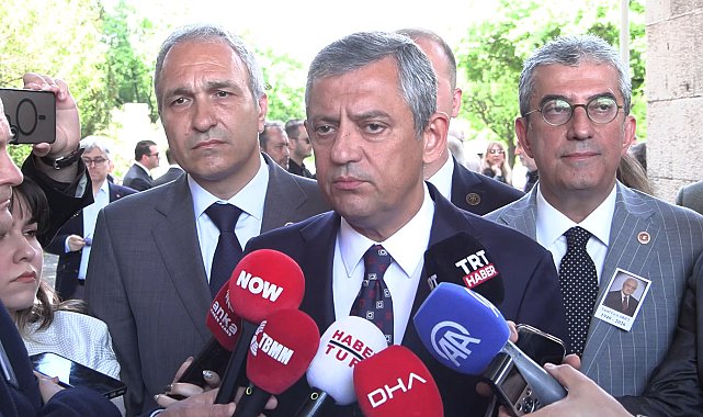 Özgür Özel: Olağanüstü kurultay için imza süreci başlatıldı