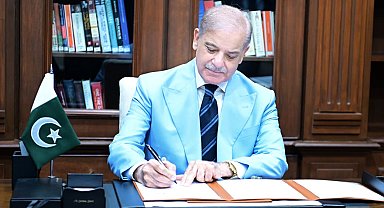 Pakistan Başbakanı Şerif, İslamabad Mutabakat Zaptı'nı ara bulucu olarak imzaladı