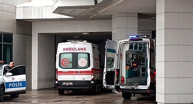 Parkta bıçaklanan lise öğrencisi ağır yaralandı
