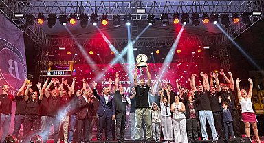Parmos Bordo Basketbol'dan coşkulu şampiyonluk kutlaması