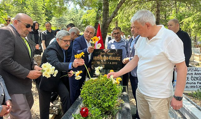 Şair ve yazar Abdurrahim Karakoç, vefatının 14'üncü yıl dönümünde kabri başında anıldı