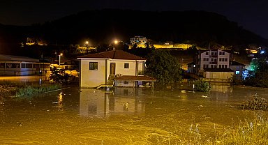 Sakarya'da sağanakta dere taştı; evleri ve tarım arazilerini su bastı