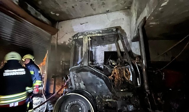 Sanayi sitesindeki yangında traktör kullanılamaz hale geldi