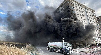 Şanlıurfa'da inşaat malzemeleri satılan iş yerinde yangın; 6 kişi yaralandı