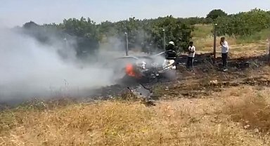 Şanlıurfa'da yanan araçtaki paraları kurtarmaya çalıştılar