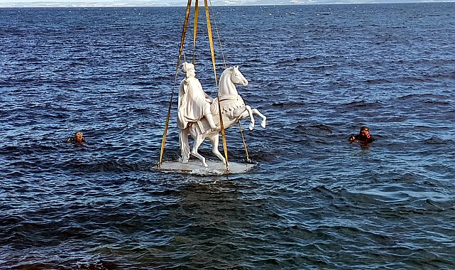 Saros Körfezi'nde dalış okulu açıldı, suya heykeller batırıldı