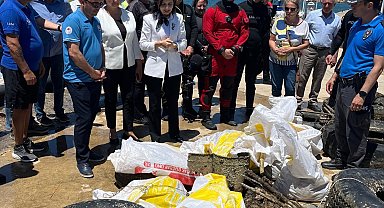 Saros'ta denizden araç lastikleri ile plastik atıklar çıktı