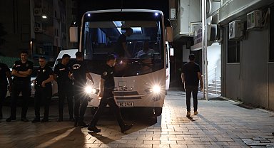 Seferihisar Belediye Başkanı Yetişkin'in de aralarında bulunduğu 20 şüpheli adliyeye sevk edildi