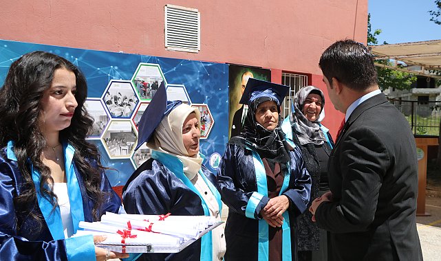 Şehit oğlunun hayalini gerçekleştirdi, 51 yaşında mezun oldu