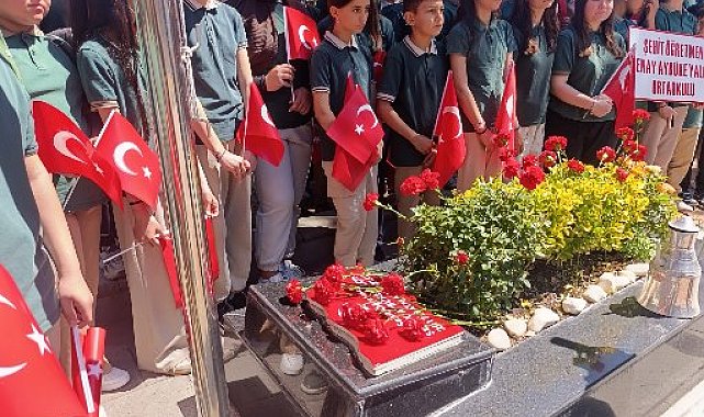 Şehit öğretmen Şenay Aybüke Yalçın, kabri başında anıldı