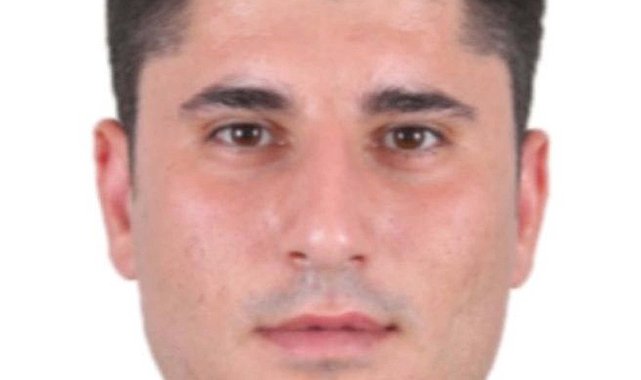 Şehit polis memurunun babaevine Türk bayrağı asıldı
