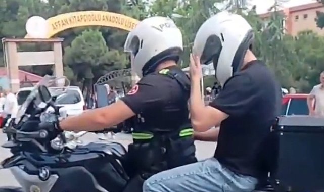 Sınava geç kalan öğrencilerin yardımına polis yetişti