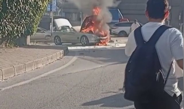 Şişli'de seyir halindeki otomobil alev alev yandı