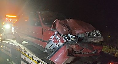 Sivas'ta hafif ticari araç ile otomobil çarpıştı: 6 yaralı