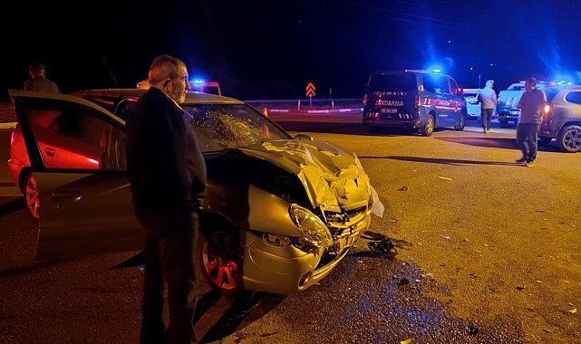 Sivas'ta iki otomobil çarpıştı: 1 ölü, 3 yaralı
