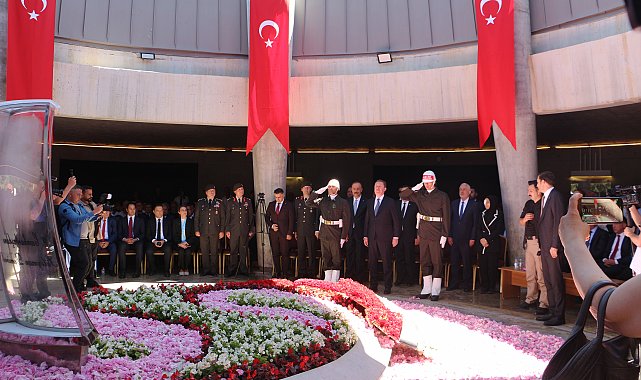 Süleyman Demirel, kabri başında anıldı