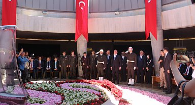 Süleyman Demirel, kabri başında anıldı
