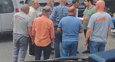 Sultangazi'de iki sürücünün tekmeli yumruklu kavgası kamerada