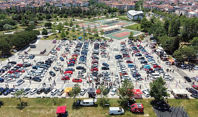 Tekirdağ'da, modifiye araç tutkunları bir araya geldi
