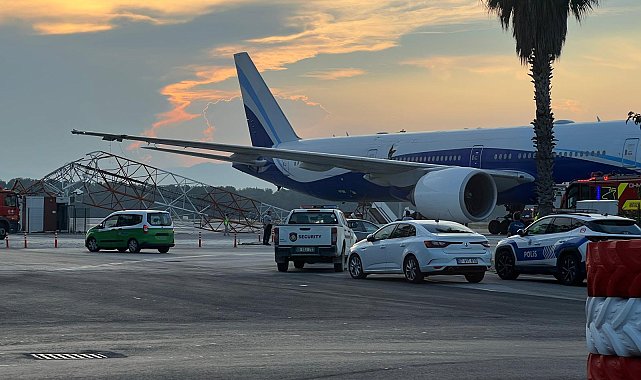THY uçağı, Antalya Havalimanı'nda radar direğine çarptı