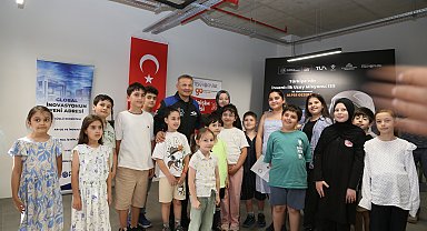 Türkiye'nin ilk astronotu Alper Gezeravcı Medeniyet Teknopark'ta gençlerle buluştu