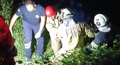 Tuvalet ihtiyacını gidermek isterken ırmağa düştü, itfaiye ekipleri kurtardı