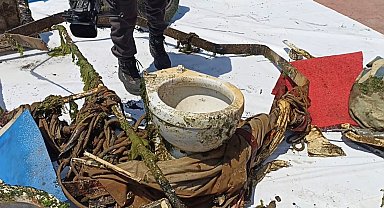 Tuzla'da fırtınadan geriye kalan batık tekneler temizleniyor