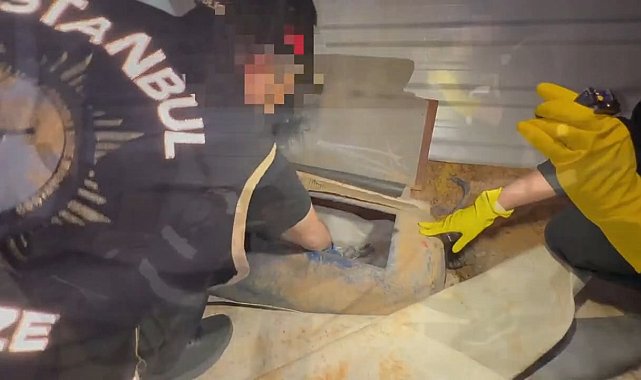 Tuzla'da toprağa gömülü kompresör tankında 20 tabanca ele geçirildi