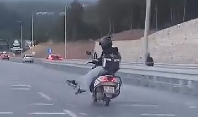 Ümraniye'de seyir halindeki motokuryenin tehlikeli yolculuğu kamerada