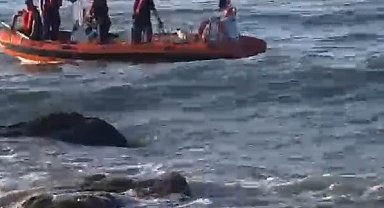 Uyarılara rağmen denize giren genç kayboldu