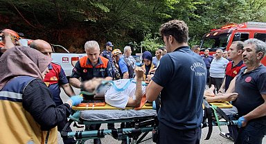 Vadiye düşen motosikletin sürücünü AFAD ekibi kurtardı