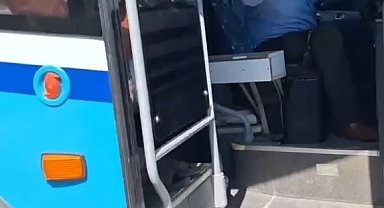 Yanında refakatçisi olmayan tekerlekli sandalyeli engelliyi otobüse almayan şoför: Ben senin hizmetçin miyim