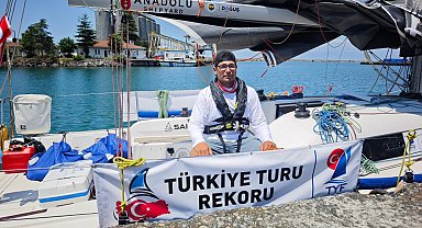 Yelkenliyle 'Solo Türkiye Turu' rekoru için Artvin'den denize açıldı
