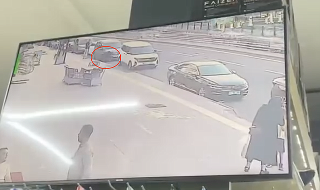 Yolda bulduğu 60 bin liralık bilekliği alıp uzaklaştı; o anlar kamerada